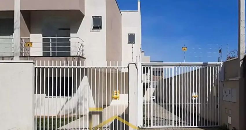 Espaçosa Casa em Condomínio - 3 Quartos, 1 Suíte, 3 Banheiros e 2 Vagas de Garagem no Campo Comprido, Curitiba-PR!