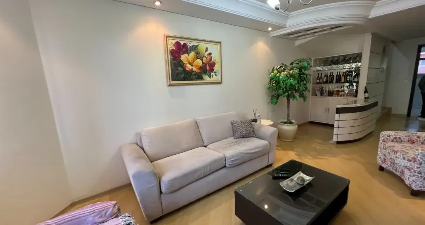 Sobrado com 3 quartos, ático e edícula com churrasqueira à venda no xaxim