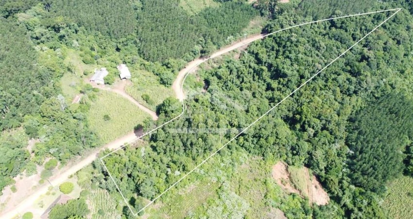 Pequena área de terra à venda na cidade de Morro Reuter-RS