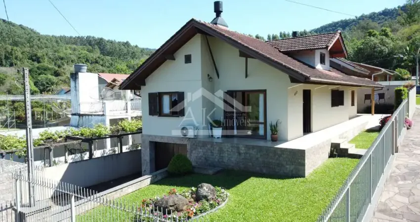 Belíssima casa plana à venda em Picada Café na Serra Gaúcha