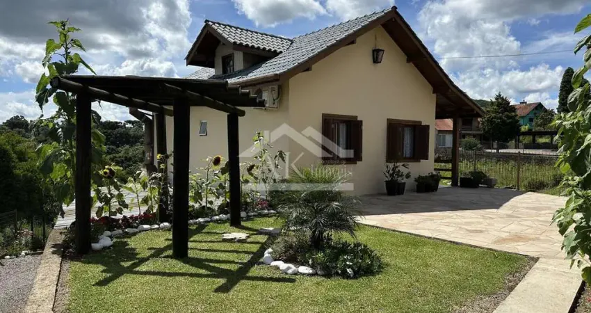 Belíssima casa de dois pavimentos, à venda em Nova Petrópolis na Serra Gaúcha