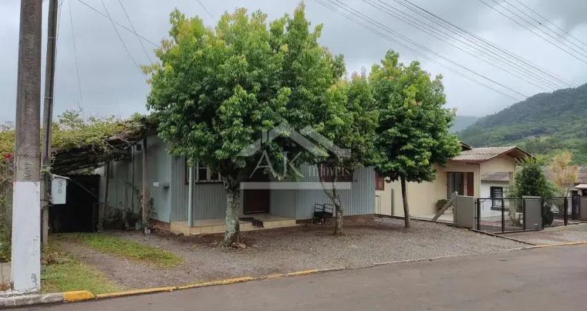 Duas casas edificadas no mesmo terreno, à venda em picada café na serra gaúcha