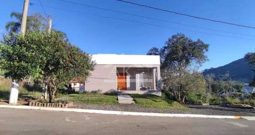 Casa com 1 suíte e com excelente localização, à venda em picada café, na serra gaúcha