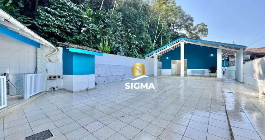 Casa com 3 dormitórios sendo 2 suítes  à venda, 170 m² por R$ 685.000 - Jardim Guaiuba - Guarujá/SP.