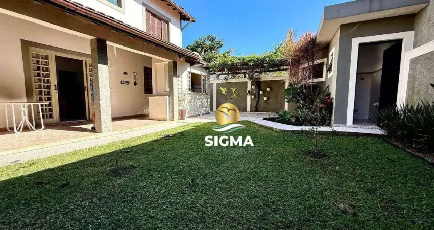 Casa com 6 dormitórios à venda, 300 m² por R$ 950.000,00 - Jardim Belmar - Guarujá/SP