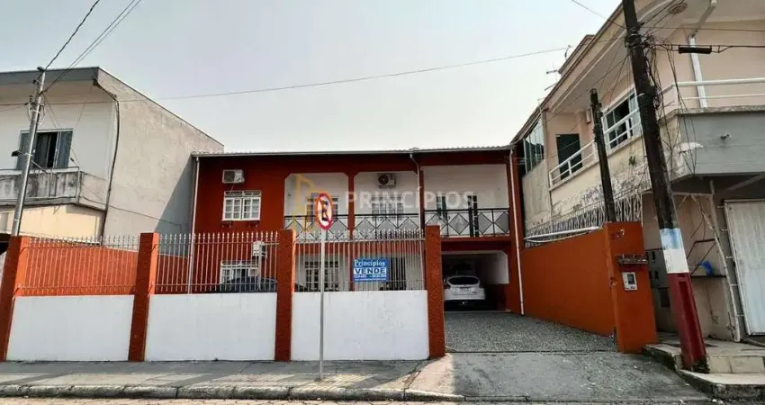 Sobrado com 6 dormitórios à venda, 260 m² por R$ 890.000 - Centro - Navegantes/SC