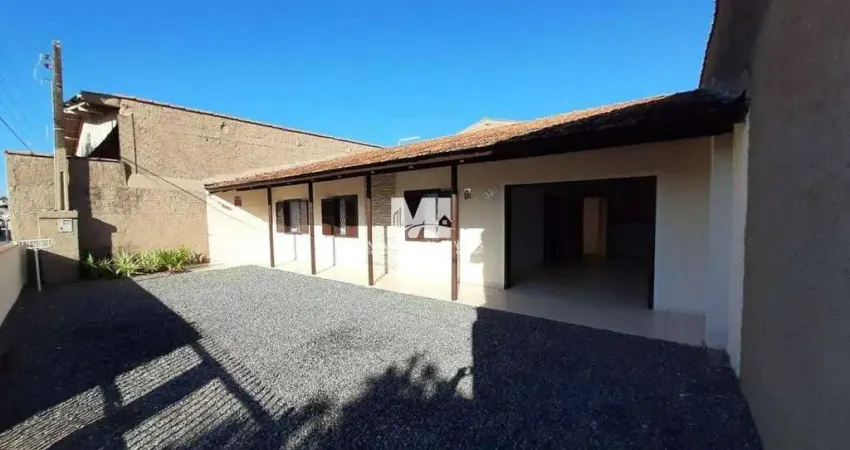 CASA A VENDA - CENTRO DE BALNEÁRIO BARRA DO SUL - 240 METROS DO MAR
