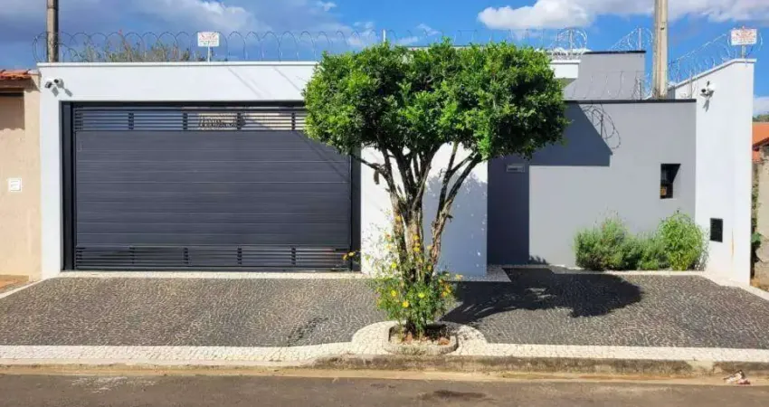 Sobrado à Venda no Bairro Cidade Jardim, Americana com 3 Quartos (1 Suíte) e Garagem.