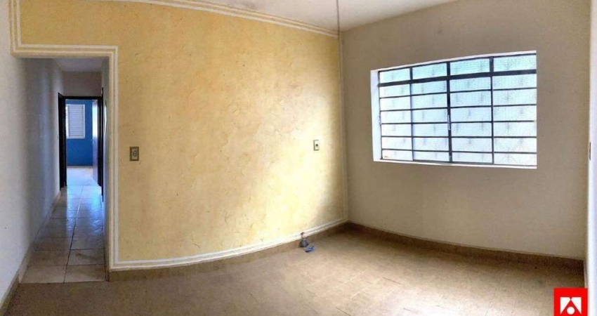 Casa à Venda no Centro de Santa Bárbara d'Oeste com 3 Quartos e Garagem.