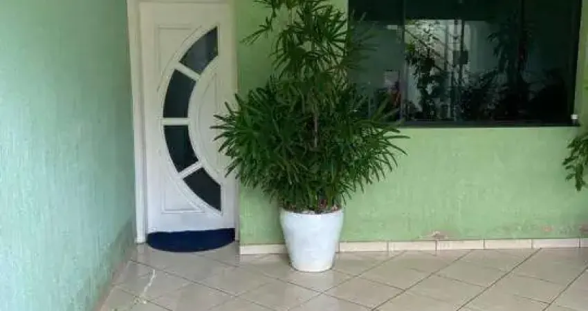Sobrado à Venda no Planalto do Sol, Santa Bárbara d'Oeste com 3 Quartos (1 Suíte) e Garagem para 3 Carros.