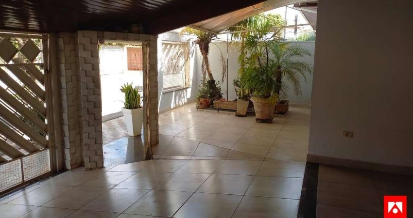 Casa à Venda no Planalto do Sol II em Santa Bárbara d'Oeste com 3 quartos (1 suíte) e 4 vagas de garagem.