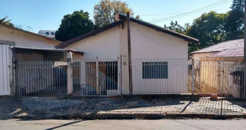 Duas casas à venda no mesmo terreno na Vila Santana em Santa Bárbara d'Oeste.