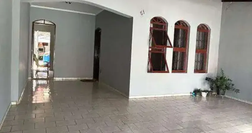 Casa à venda no Residencial Vale das Nogueiras em Americana com 2 quartos, sendo 1 banheiro social e 3 vagas de garagem