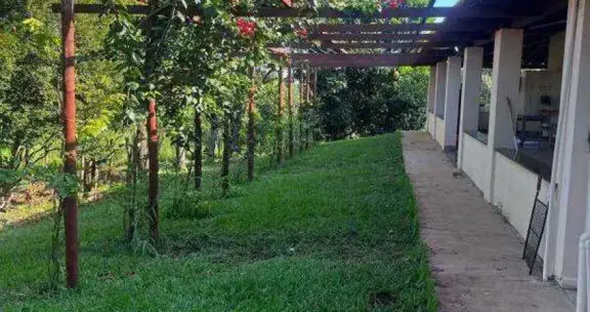 Chácara à Venda na Área Rural em Capivari com 3 Quartos, 3 Banheiros Sociais e Varanda Gourmet