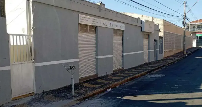Casa à venda na Vila Aparecida em Santa Bárbara d'Oeste com 4 quartos, sendo 3 banheiros sociais e 1 vaga de garagem
