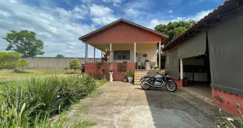 Chácara à venda no Bairro Gleba Califórnia em Santa Bárbara d'Oeste com 2 quartos, sendo 1 banheiro social e 1 vaga de garagem