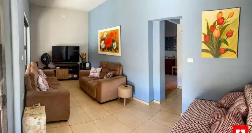 Casa à venda no Conjunto Habitacional dos Trabalhadores em Santa Bárbara d'Oeste com 3 quartos (1 suíte) e 1 vaga de garagem