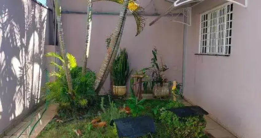 Casa à venda no Residencial Furlan em Santa Bárbara d'Oeste com 3 quartos (1 suíte) e 2 vagas de garagem