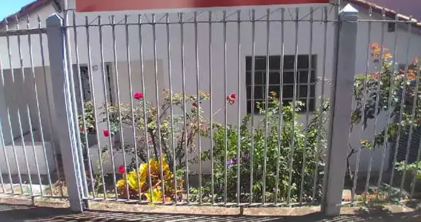 Casa à venda em excelente localização, com frente para a Avenida Tiradentes e fundo para a Rua São José, em Santa Bárbara d'Oeste