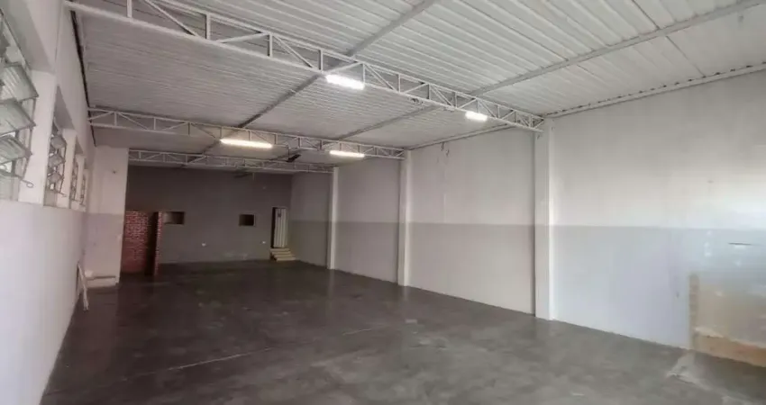 Salão Comercial à venda no Jardim Laudissi em Santa Bárbara d'Oeste com 2 banheiros sociais e 2 vagas de garagem