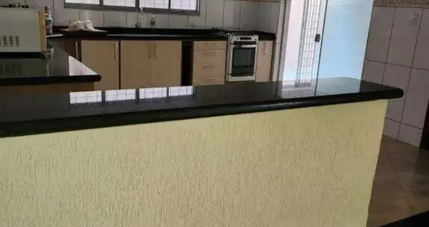 Casa à venda no jardim dona regina em santa bárbara d'oeste com 3 quartos (1 suíte) e 4 vagas de garagem