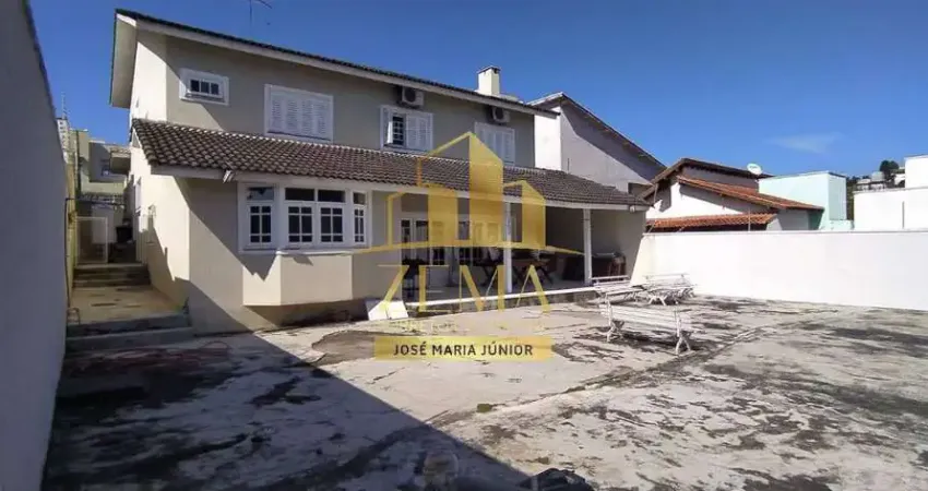 Sobrado amplo com 04 dorms, 550 m2 construção, 04 vagas de garagem