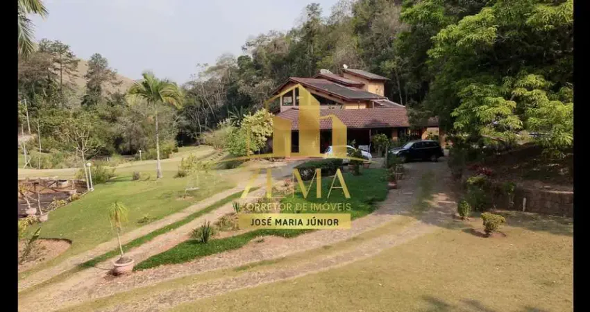 Sítio com 42000 m2, 06 suites, piscina, lago, adega, báia, casa caseiro