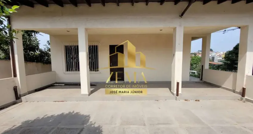 Casa com 03 dorms (01st),02 wc, ambientes amplos, lavanderia, churrasqueira