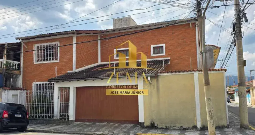 Sobrado amplo 194 m2, 03 dorms, 03 vgs, esquina, centro de mogi