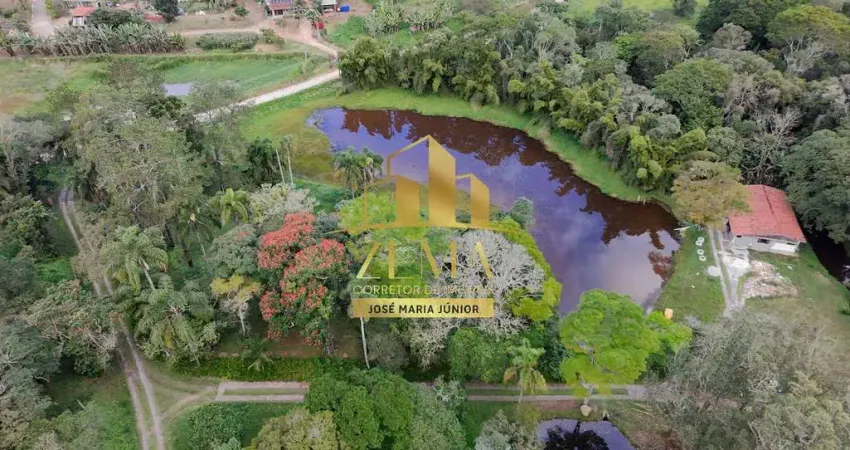 Chácaras com casa, lagos, áreas de lazer, ótima localização e fácil acesso