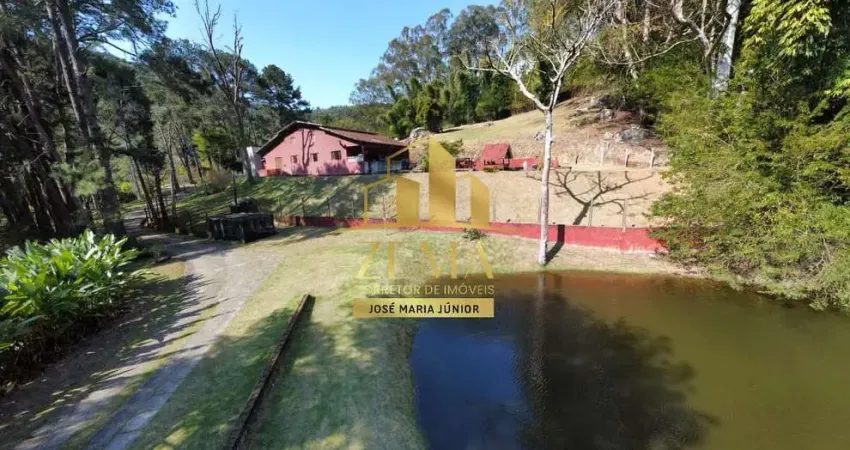 Belíssimo sitio com nascente, casa, lago, 260.000m2, formado, playground