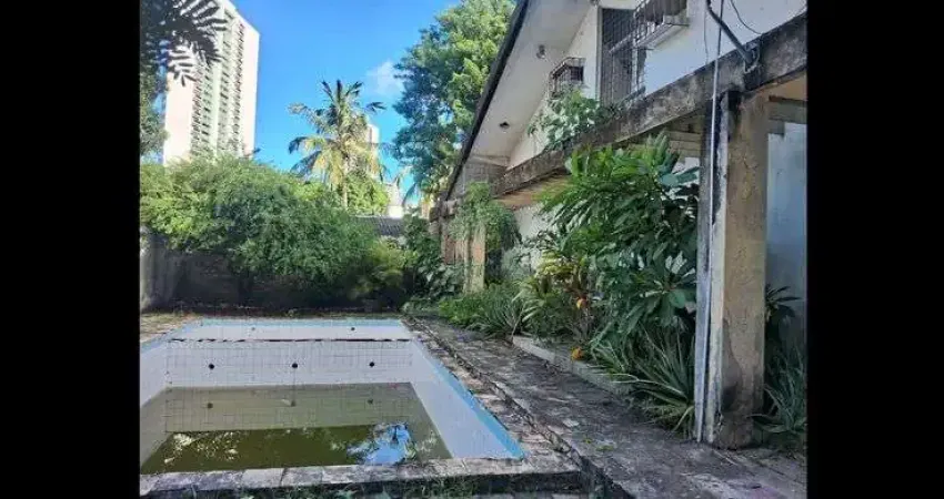Casa para venda com 600 metros quadrados com 5 quartos em Casa Forte - Recife - PE
