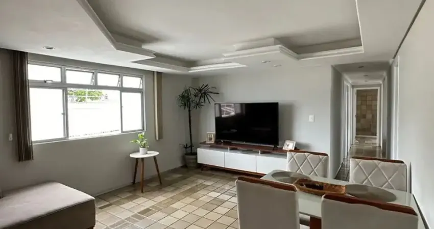 Apartamento à venda em Campo Grande, espaçoso e reformado. À VISTA!