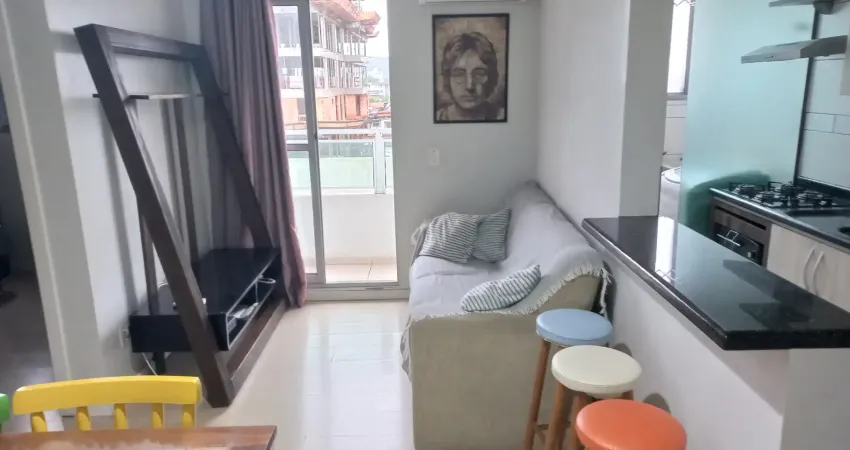 Oferta imperdível! Apartamento mobiliado de 2 quartos à venda, com ótima localização!