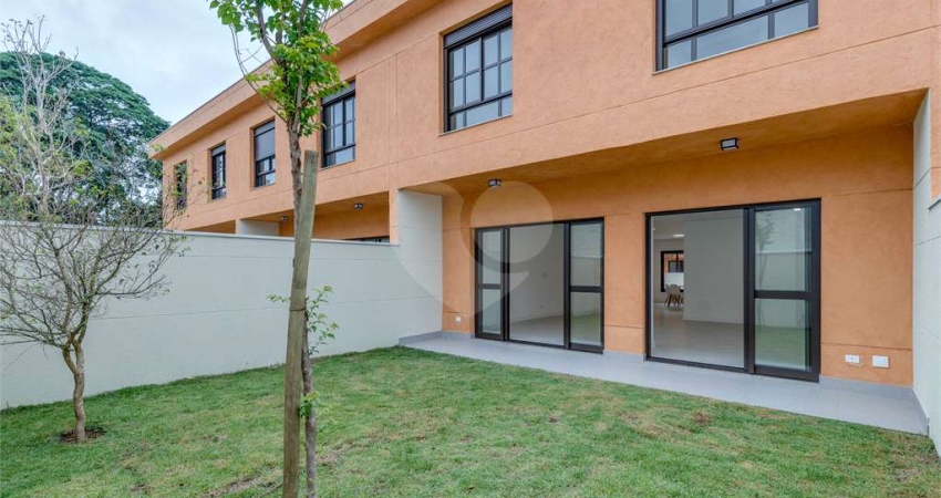Condomínio com 4 quartos à venda em Jardim Prudência - SP