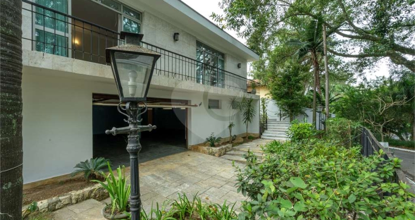 Casa térrea com 4 quartos à venda em Jardim Marajoara - SP