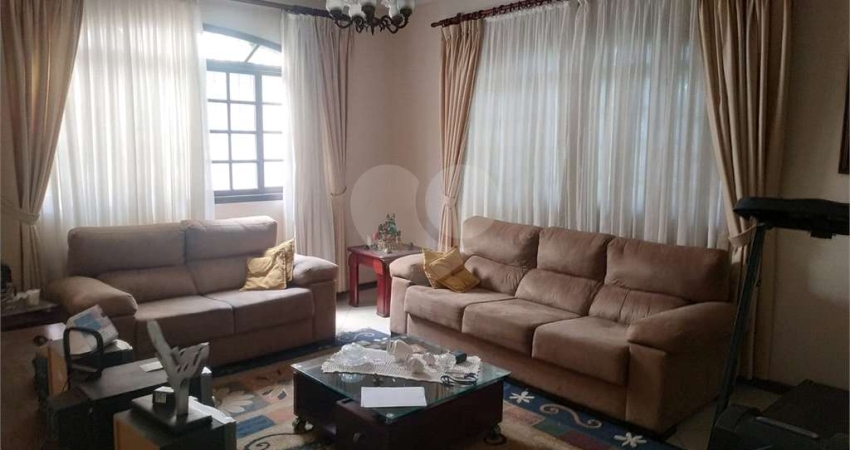 Casa térrea com 3 quartos à venda em Jardim Das Imbuias - SP