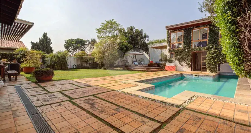 Casa de Vila à venda com 4 quartos, sendo 4 suítes, em Jardim Hípico, São Paulo, SP