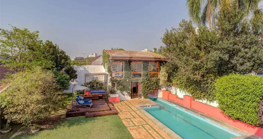 Casa de vila com 4 quartos à venda em Jardim Hípico - SP
