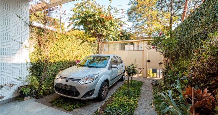 Casa com 3 quartos à venda na Avenida Iraí, Moema, São Paulo