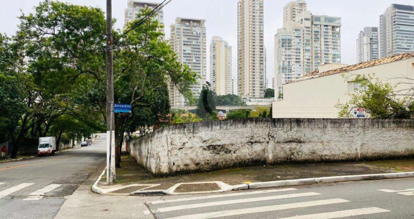 Terreno à venda na Rua Bernardino de Campos, Campo Belo, São Paulo
