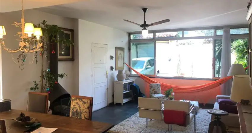 Casa com 3 quartos à venda em Jardim Petrópolis - SP