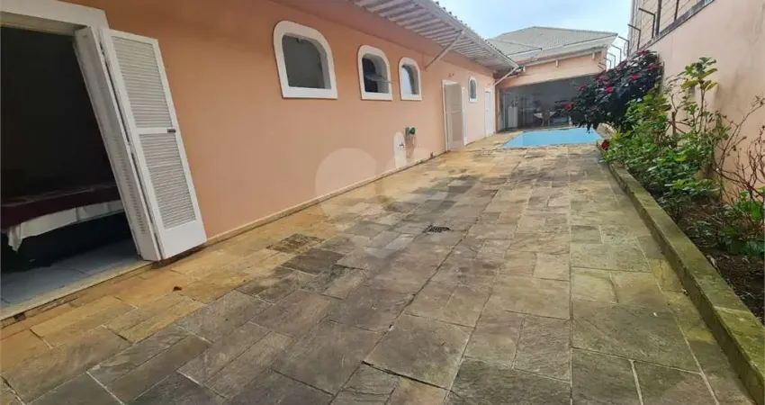 Casa térrea com 4 quartos à venda em Interlagos - SP