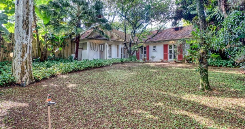 Casa com 8 quartos à venda na Rua São Benedito, Alto da Boa Vista, São Paulo