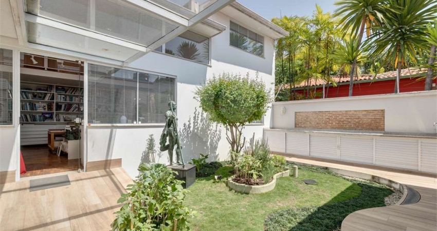 Casa térrea com 4 quartos à venda em Vila Cordeiro - SP