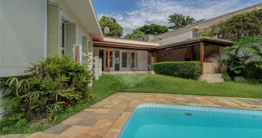 Casa térrea com 4 quartos à venda em Jardim Marajoara - SP