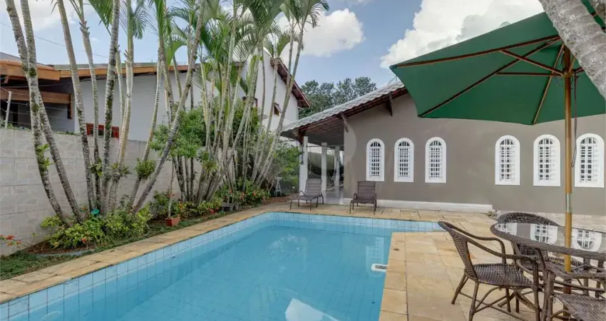 Casa térrea com 3 quartos à venda em Interlagos - SP
