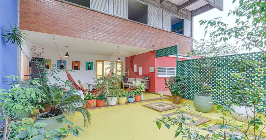 Casa de Vila à venda com 4 quartos, sendo 1 suíte, em Jardim Hípico, São Paulo, SP