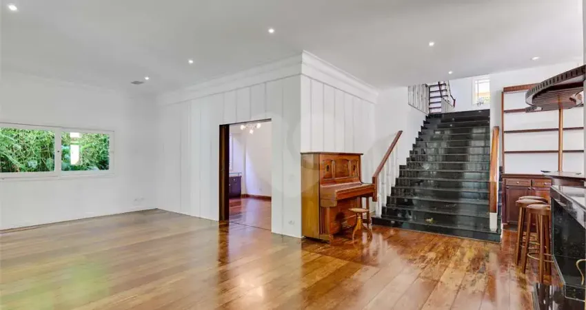 Casa em condomínio fechado com 6 quartos para alugar na Bernardino Machado, Granja Julieta, São Paulo