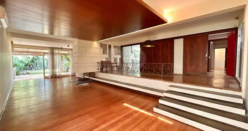 Casa térrea com 4 quartos para locação em Granja Julieta - SP